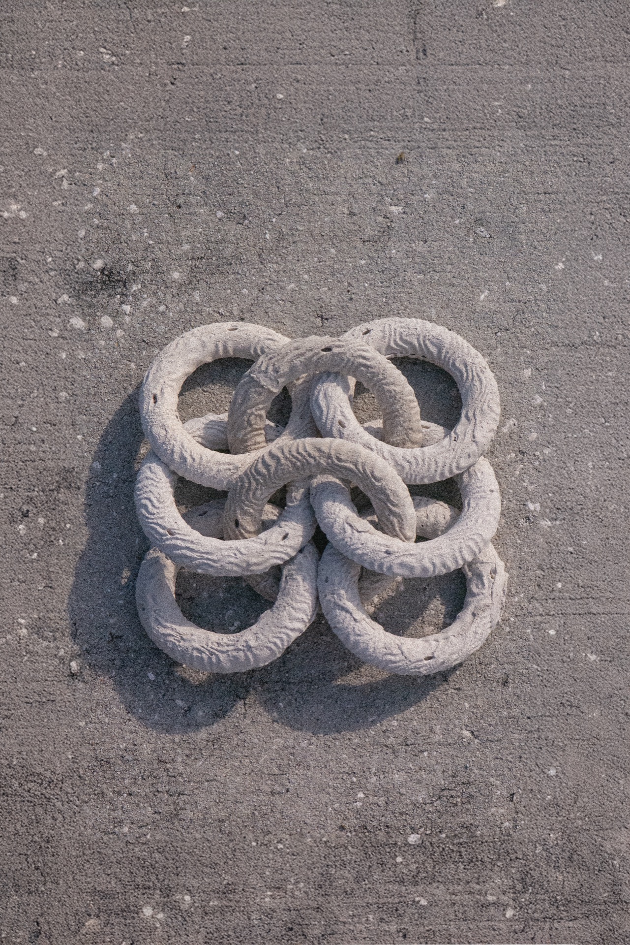 Concrete chainmail rings for an oyster reef substrate